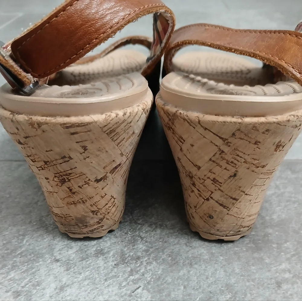 Ladies Crocs A-Leigh Brown Leather Sling Back Adjustable Wedge Cork Heel 10M - Picture 3 of 8